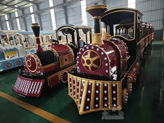 The red and gold color scheme (burgundy body with gold trim and rivet decorations), along with the star wheel design and white rivets on the front, recreates the luxurious feel of Victorian-era steam locomotives.