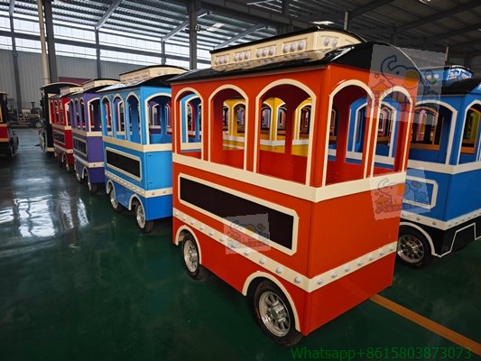 Adopting the design of a British double-decker tram, it features a striking red and blue color scheme with off-white trim, and is decorated with off-white stripes and black windows. Multiple carriages use different color themes.