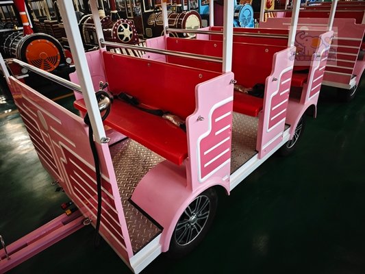 The body is based on a soft pink color, paired with retro red seats and white line decorations. The transparent white pillar frame makes the cabin lighter and highly recognizable.